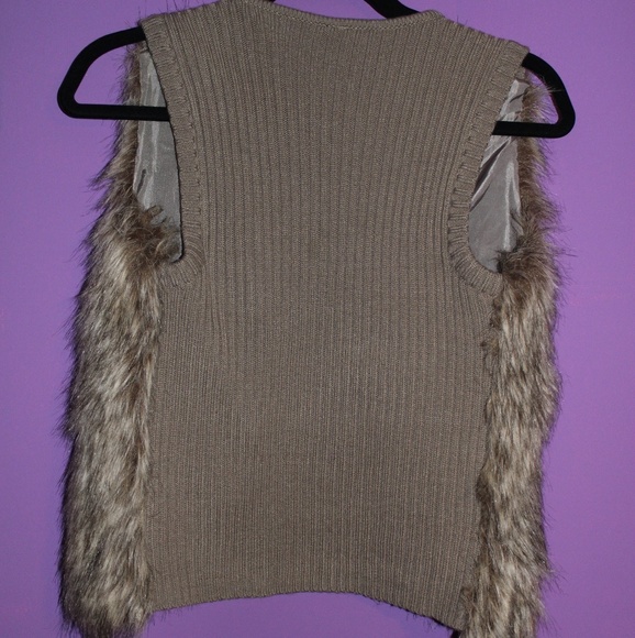 TAKEOUT Like New Faux Fur Vest Womens Size Small - Picture 2 of 4